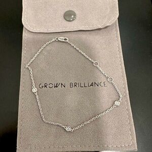 Diamond station bracelet. Adjustable size.